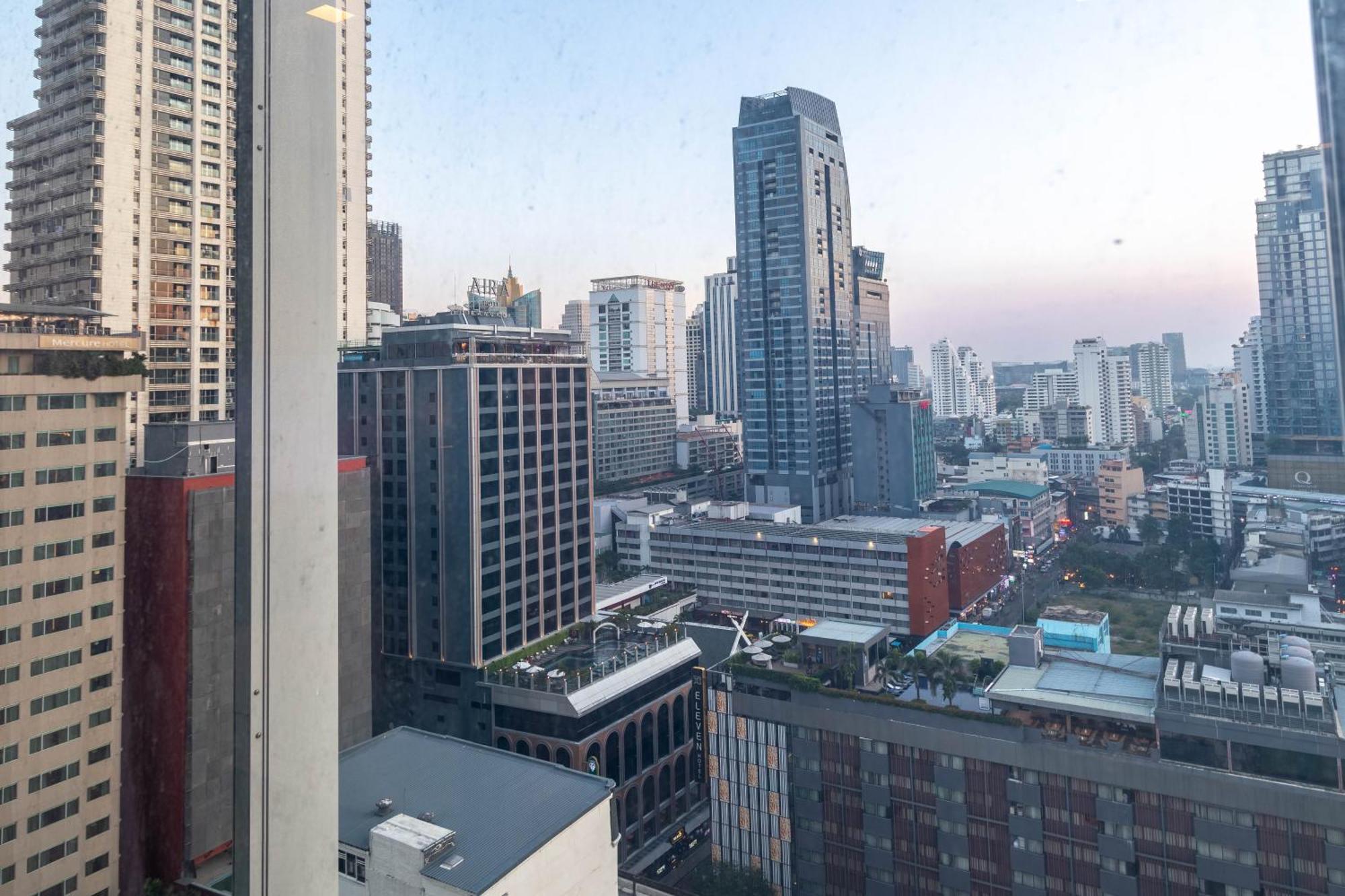 Hyde Sukhumvit 11 Branded Suites Бангкок Екстер'єр фото